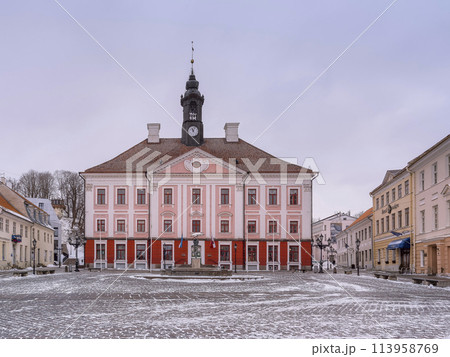 エストニア・タルトゥ 冬のラエコヤ広場と市庁舎 / Tartu, Estonia エストニア・タルトゥ 冬のラエコヤ広場と市庁舎 / Tartu, Estonia 113958769