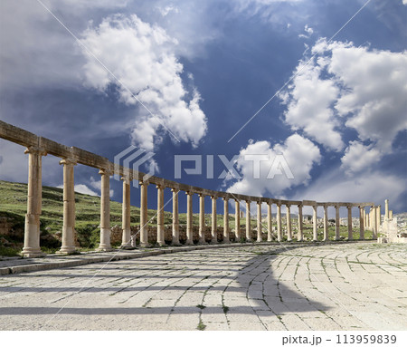 Forum (Oval Plaza) in Gerasa (Jerash), Jordan. Was built in the first century AD. Against the background of a beautiful sky with clouds. 113959839