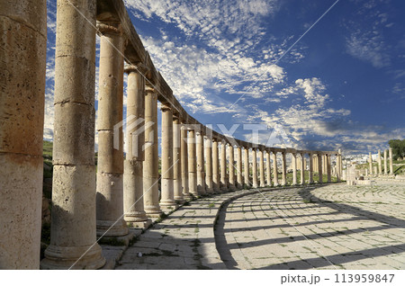 Forum (Oval Plaza) in Gerasa (Jerash), Jordan. Was built in the first century AD. Against the background of a beautiful sky with clouds. 113959847