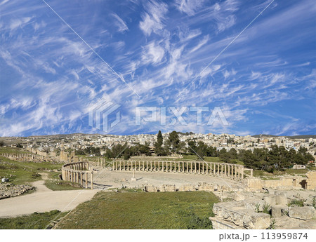 Forum (Oval Plaza) in Gerasa (Jerash), Jordan. Was built in the first century AD. Against the background of a beautiful sky with clouds. 113959874