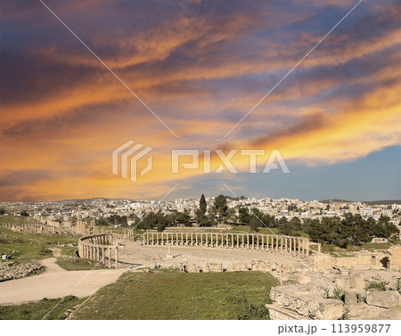 Forum (Oval Plaza) in Gerasa (Jerash), Jordan. Was built in the first century AD. Against the background of a beautiful sky with clouds. 113959877