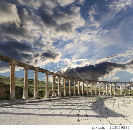 Forum (Oval Plaza) in Gerasa (Jerash), Jordan. Was built in the first century AD. Against the background of a beautiful sky with clouds. 113959885