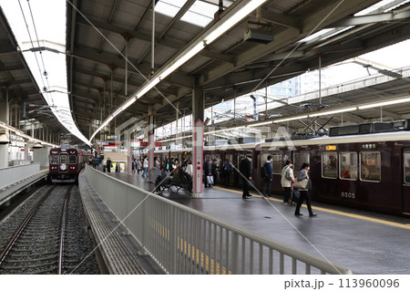 ［HK50］川西能勢口駅ホームにて 113960096