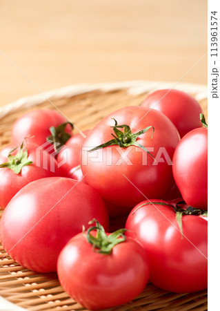ざるに乗せたトマト ざるに乗せたトマト 113961574