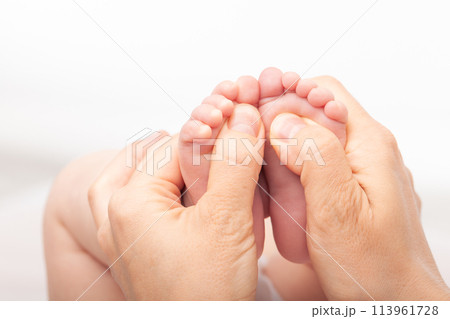 Infant feet massage 113961728