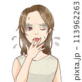 焦る女性 113962263