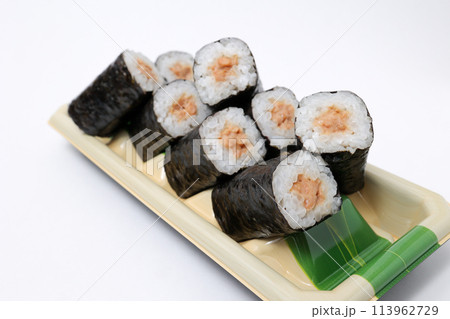 納豆巻、巻きずし、すし、和食、寿司、日本食、和、海苔、のり、食べ物、お米、米、日本料理、豆、酢飯 納豆巻、巻きずし、すし、和食、寿司、日本食、和、海苔、のり、食べ物、お米、米、日本料理、豆、酢飯 113962729