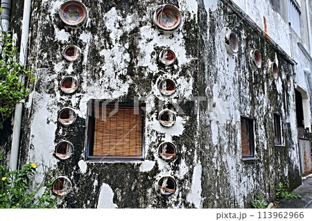 古い建物の窓 古い建物の窓 113962966