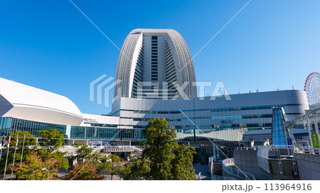晴れ渡ったパシフィコ横浜国立大ホール(横浜市みなとみらい) 晴れ渡ったパシフィコ横浜国立大ホール(横浜市みなとみらい) 113964916