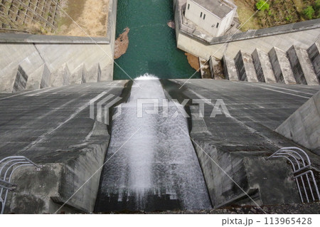ダムの上からの景色 ダムの上からの景色 113965428