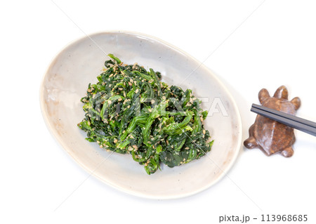 ほうれん草の胡麻和え【白背景・切り抜き】 ほうれん草の胡麻和え【白背景・切り抜き】 113968685