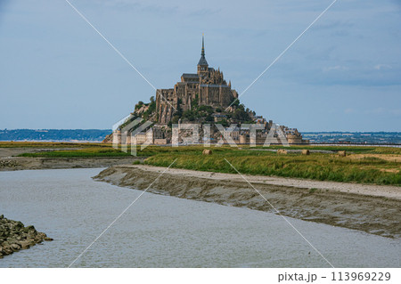 フランスの世界遺産のモンサンミッシェルの風景 フランスの世界遺産のモンサンミッシェルの風景 113969229