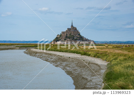 フランスの世界遺産のモンサンミッシェルでの風景 113969323