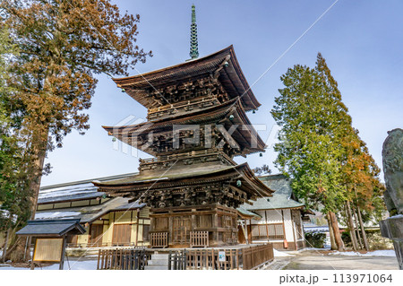 長野県大町市　信州仁科の里　若一王子神社　三重塔 113971064