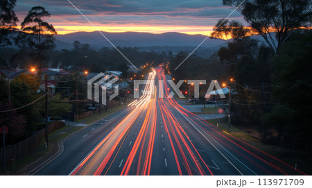 スローシャッターで撮影した街 113971709