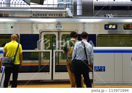JR大阪駅のホームドア JR大阪駅のホームドア 113971994