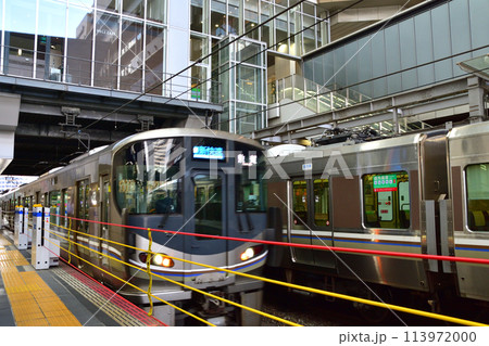JR大阪駅のホームドア 113972000