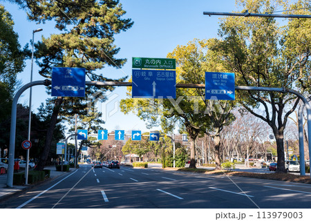 【基幹バスレーン】複雑な道路標識がある交差点 113979003