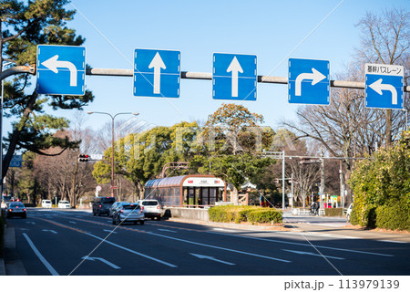 【基幹バスレーン】複雑な道路標識がある交差点 【基幹バスレーン】複雑な道路標識がある交差点 113979139