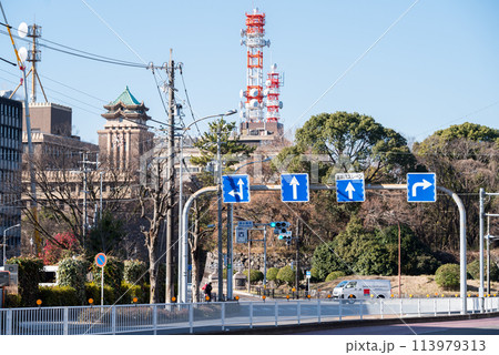 【基幹バスレーン】複数の道路標識がある交差点 【基幹バスレーン】複数の道路標識がある交差点 113979313