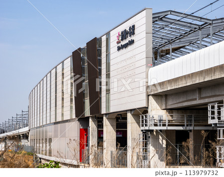 新京成電鉄「新鎌ヶ谷駅」の駅名表示部 113979732