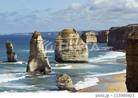 Beautiful shot of the famous Twelve Apostles geological structures 113980921