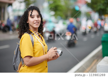 Young female traveler with photo camera 113981269