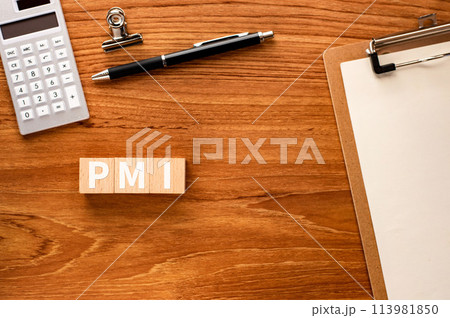 PMIという文字が入ったウッドキューブがあります。アイキャッチイメージ 113981850