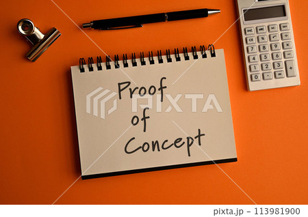 Proof of Conceptという言葉が書かれたノートがありますが、目を引く画像 113981900