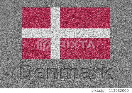 石板の上に描かれたデンマークの国旗と、掘ったような「Denmark」の文字 113982000