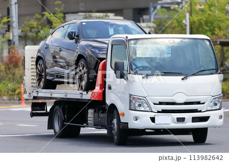 搬送中のスポーツカー イメージ 搬送中のスポーツカー イメージ 113982642