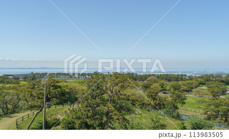 【千葉県富津市】千葉県立富津公園・中の島展望塔から(野外劇場方面)の風景 113983505