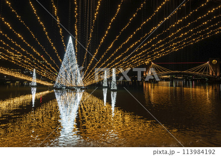 富岩運河環水公園の冬のライトアップ・スイートイルミネーション 113984192