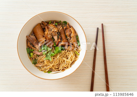 Stewed pork leg noodles in brown soup 113985646