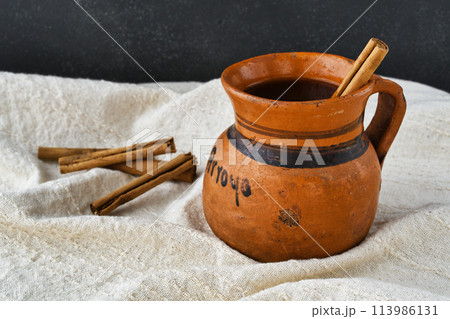 メキシコの伝統的なコーヒー　カフェ・デ・オジャ　Café de olla 113986131