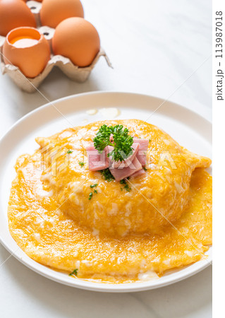 Creamy Omelet with Ham on Rice 113987018