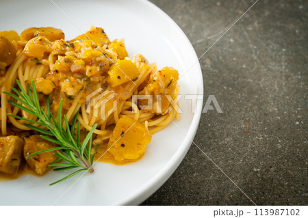 pumpkin spaghetti pasta alfredo sauce 113987102