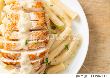 quadrotto penne pasta white creamy sauce with grilled chicken quadrotto penne pasta white creamy sauce with grilled chicken 113987116