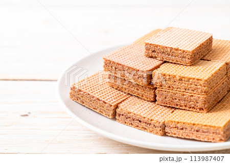 chocolate wafers with chocolate cream 113987407