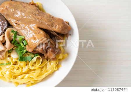 Egg noodles served dry with braised duck 113987474