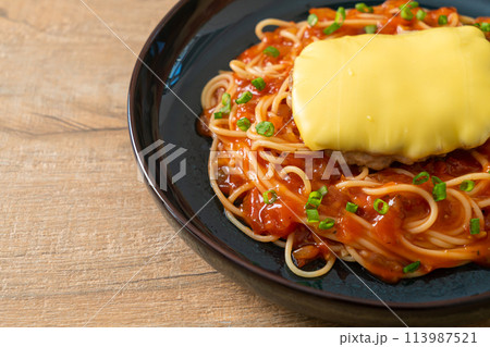 Spaghetti Tomato Sauce with Hamburg and Cheese 113987521