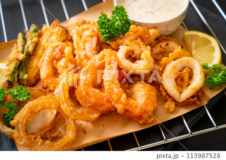 deep fried seafood (shrimps and squid) with mix vegetable 113987528