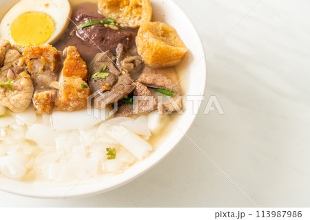 paste of rice flour or boiled Chinese pasta square in clear soup 113987986