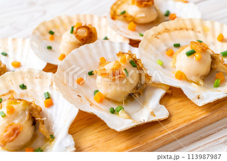 grilled scallops shell with butter 113987987