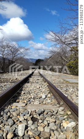 世界最長の傾斜鉄道に立つ蹴上インクライン 113988279