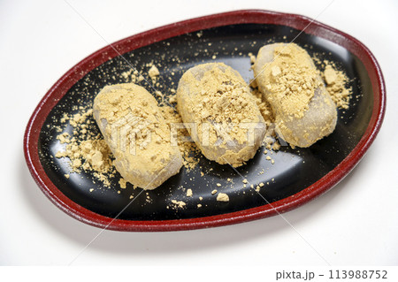 福井県坂井市三国の名物・鶯餅 福井県坂井市三国の名物・鶯餅 113988752