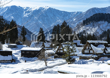世界遺産 五箇山・相倉合掌造り集落の雪景色 世界遺産 五箇山・相倉合掌造り集落の雪景色 113988792