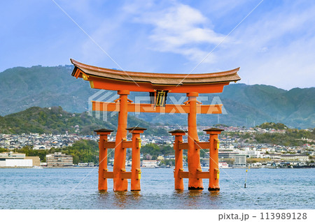 広島 嚴島神社　大鳥居 113989128