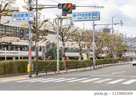 大阪府池田市栄町の阪急宝塚本線の阪急池田駅 駅舎(東口) 大阪府池田市栄町の阪急宝塚本線の阪急池田駅 駅舎(東口) 113990269
