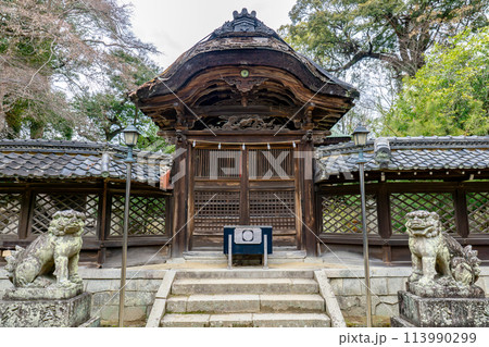 大阪府池田市綾羽の伊居太神社（呉服・穴織姉妹の伝説）　中門 113990299